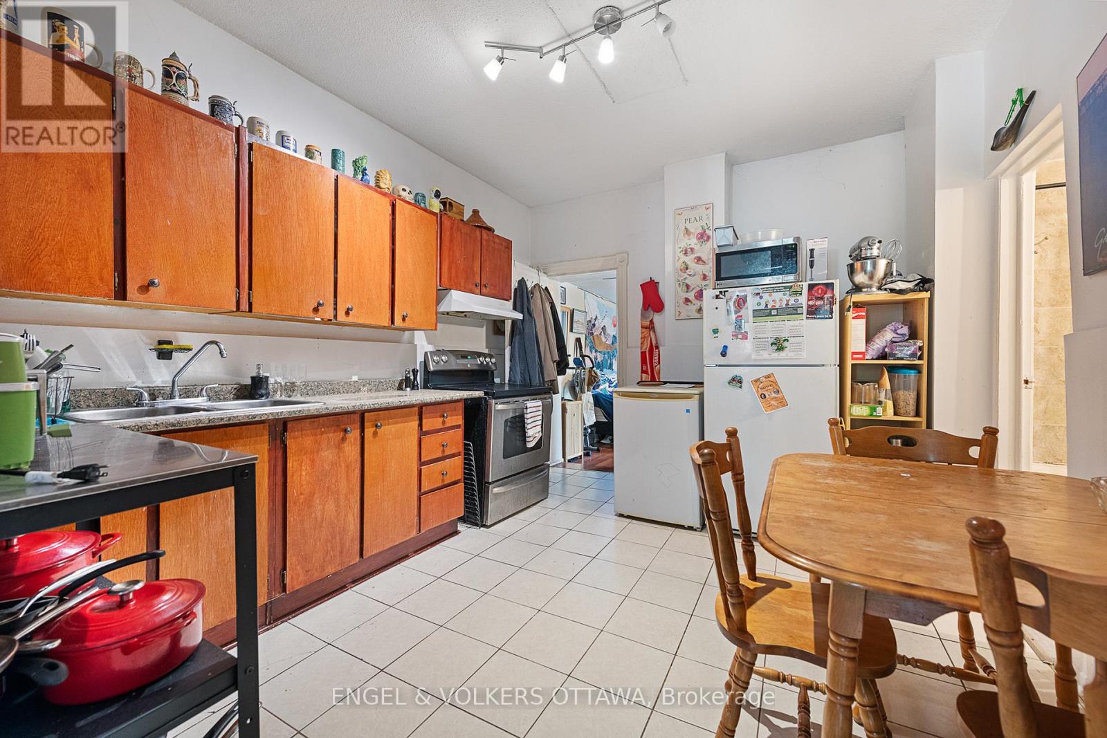 176 Arlington Avenue, Ottawa, Ontario  K1R 5S7 - Photo 9 - X12199278