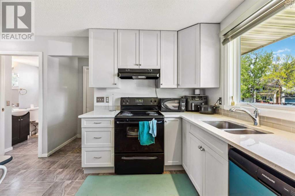 Property at 524 Aboyne Crescent NE image 5