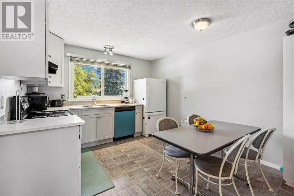Property at 524 Aboyne Crescent NE image 3