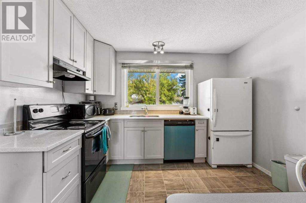 Property at 524 Aboyne Crescent NE image 4