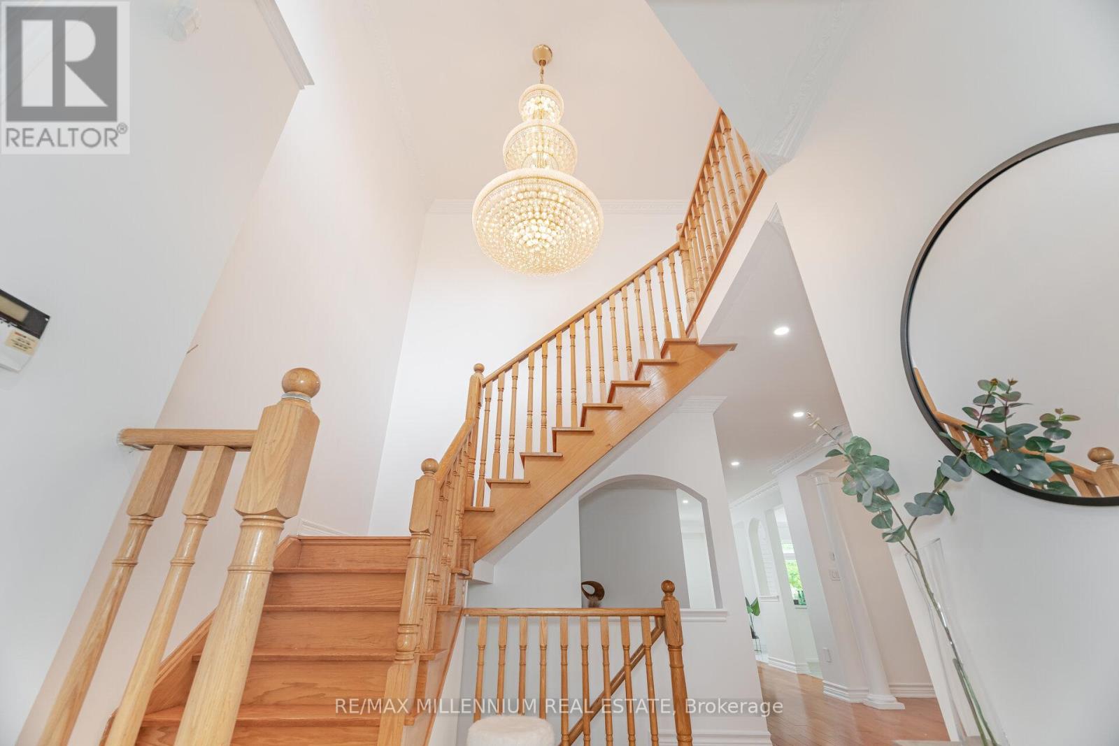 Property at 102 LAURIER AVENUE image 5