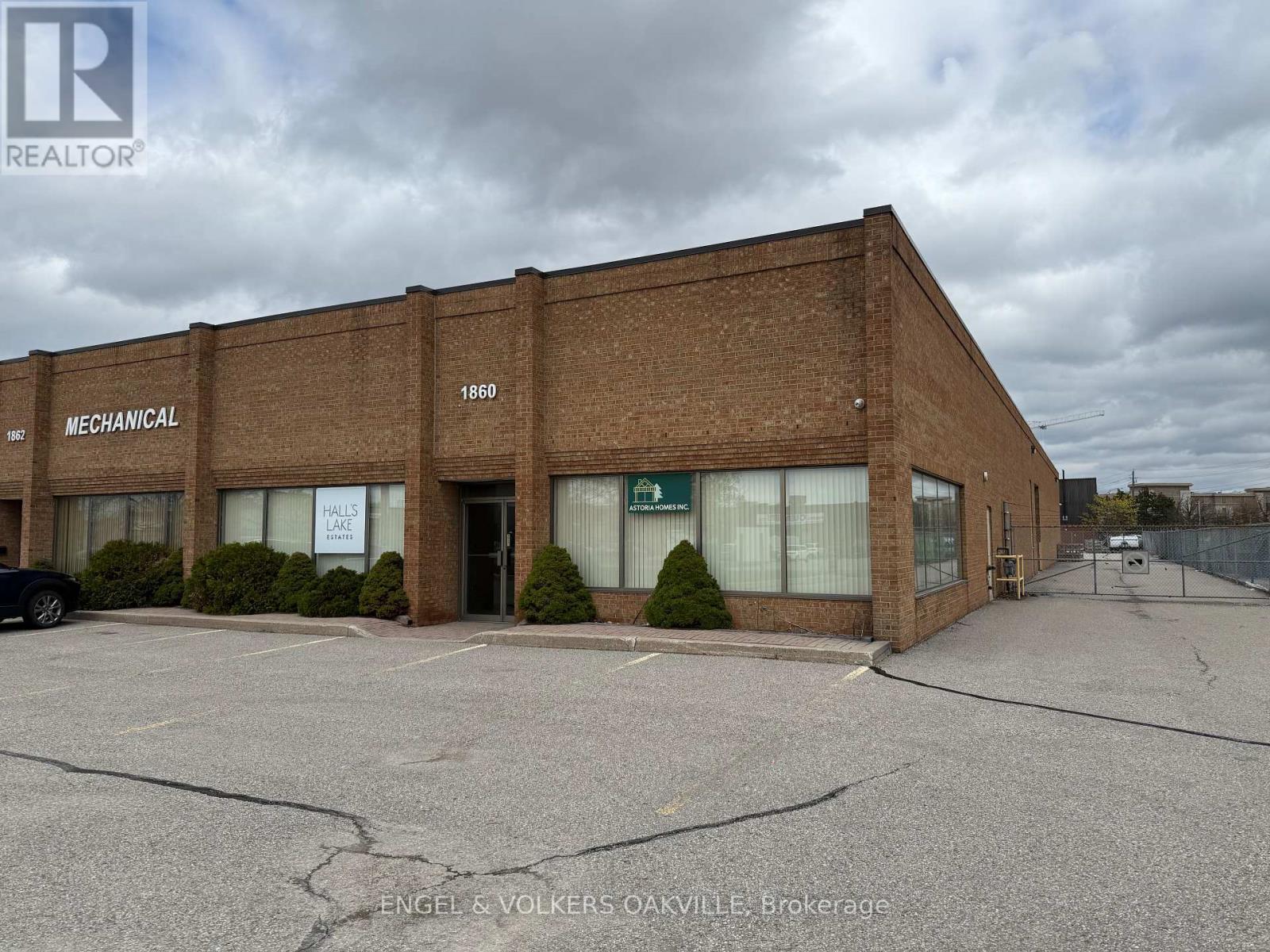 1860 ALBION ROAD, Toronto, Ontario
