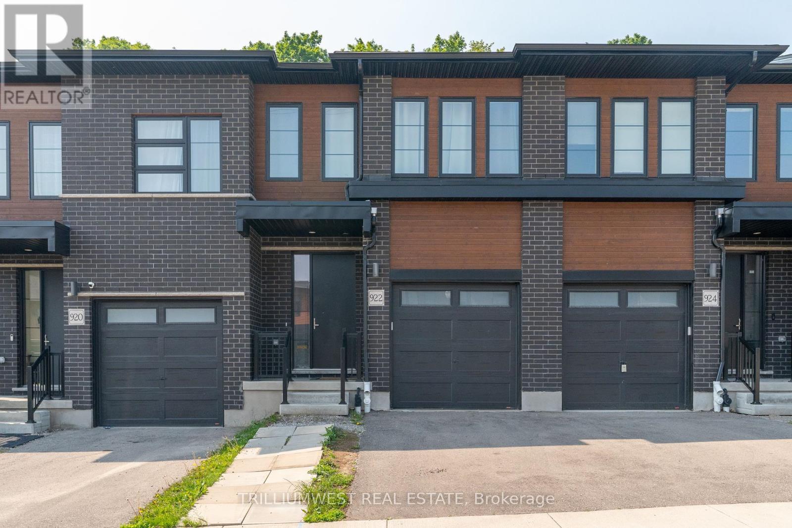 922 ROBERT FERRIE DRIVE, Kitchener, Ontario