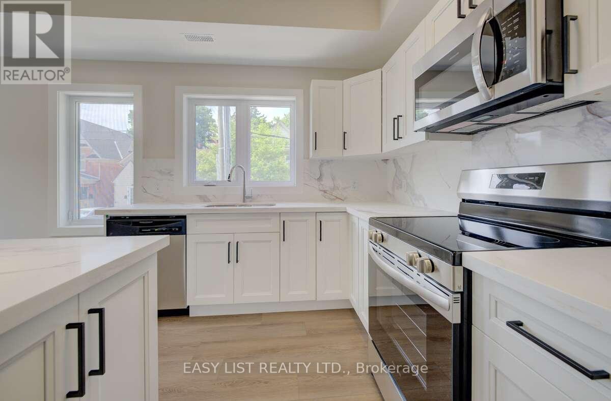 4 - 17 PETER STREET, Kitchener, Ontario