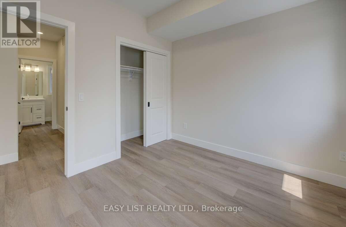 4 - 17 Peter Street, Kitchener, Ontario  N2G 3J5 - Photo 11 - X12220613