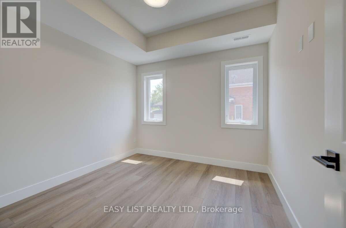 4 - 17 Peter Street, Kitchener, Ontario  N2G 3J5 - Photo 12 - X12220613