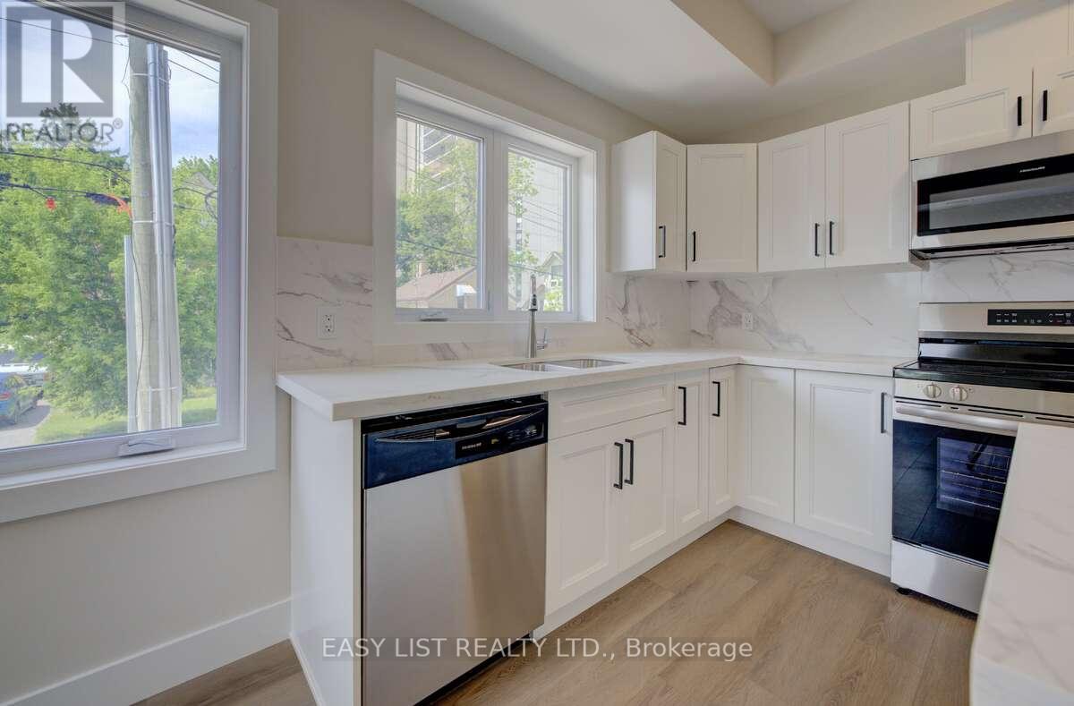 4 - 17 Peter Street, Kitchener, Ontario  N2G 3J5 - Photo 3 - X12220613