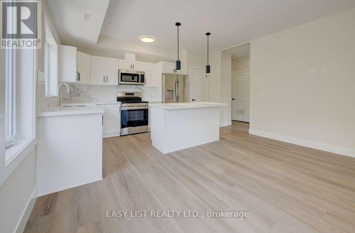 4 - 17 Peter Street, Kitchener, Ontario  N2G 3J5 - Photo 5 - X12220613