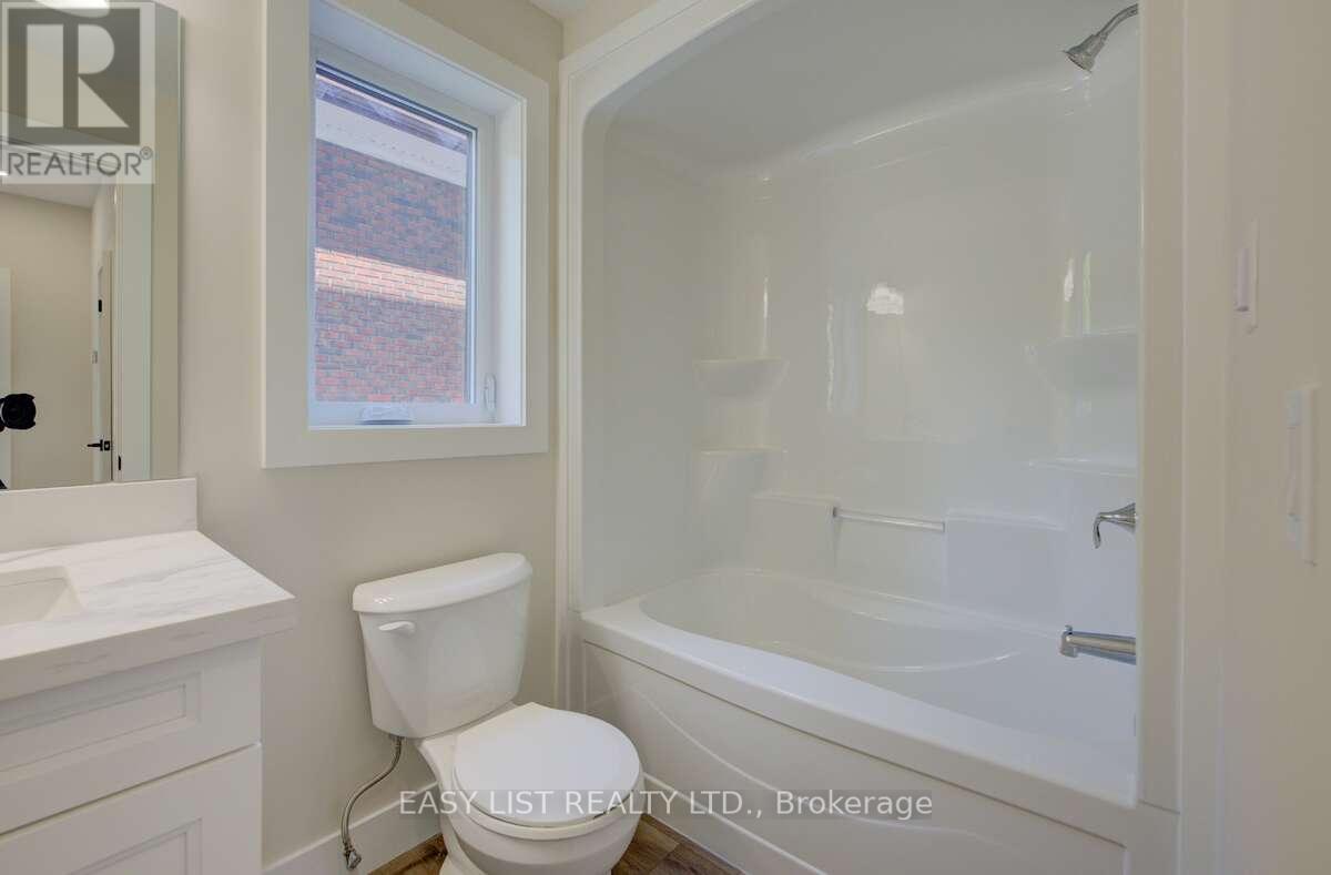 4 - 17 Peter Street, Kitchener, Ontario  N2G 3J5 - Photo 8 - X12220613