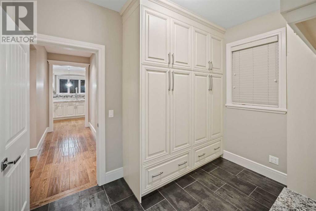11 Westland Manor Sw, Calgary, Alberta  T3H 0W2 - Photo 21 - A2223339