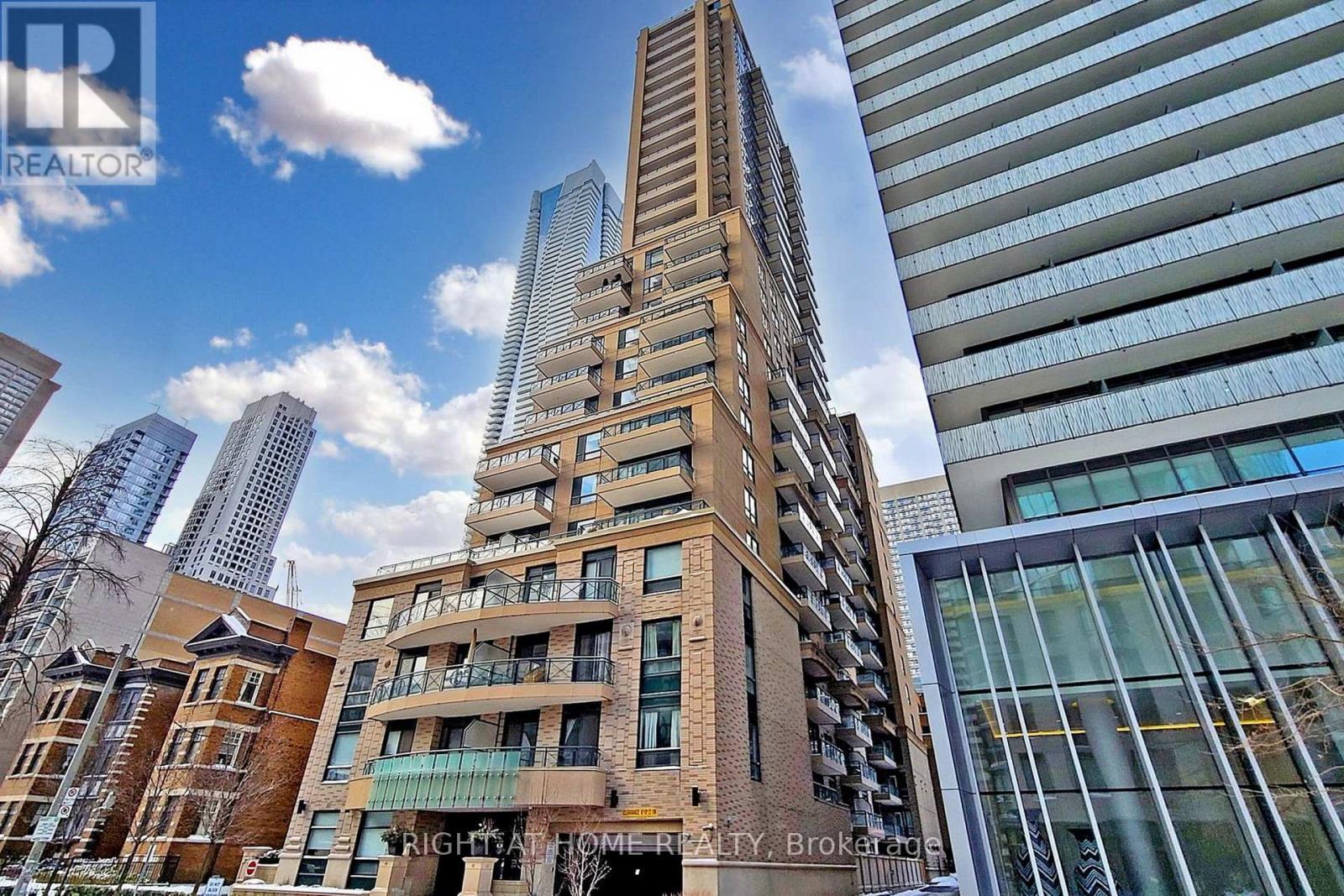 511 - 35 HAYDEN STREET, Toronto, Ontario