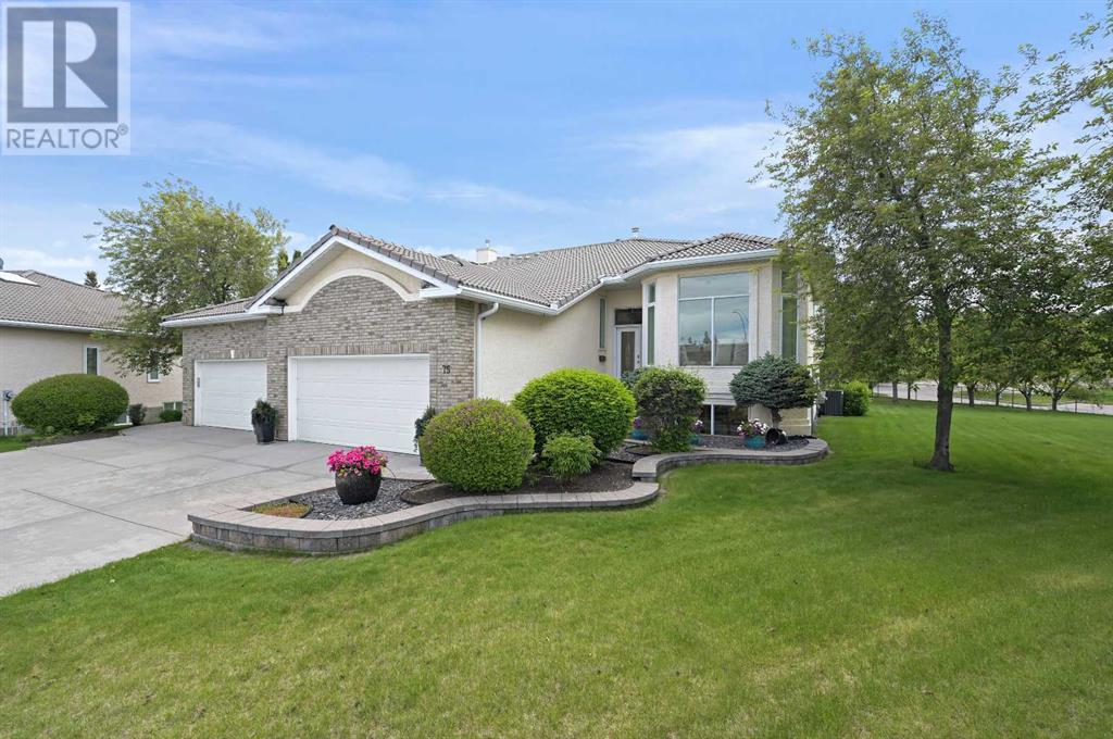 Property at 75 Hamptons Bay NW image 2