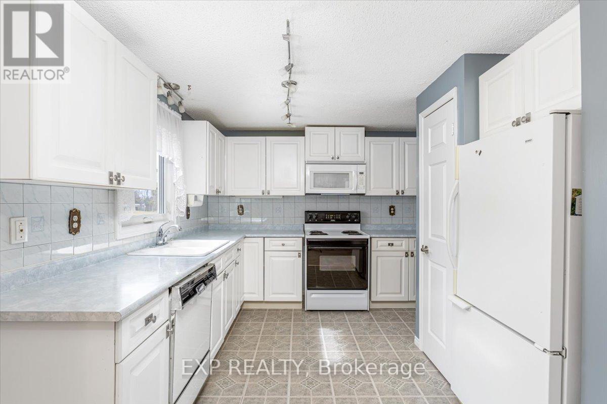 52 Fairway Drive, Clarington, Ontario  L1B 1B3 - Photo 22 - E12046507