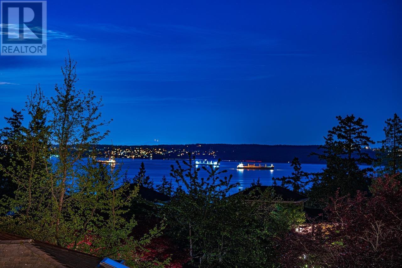 4841 MEADFEILD ROAD, West Vancouver, British Columbia
