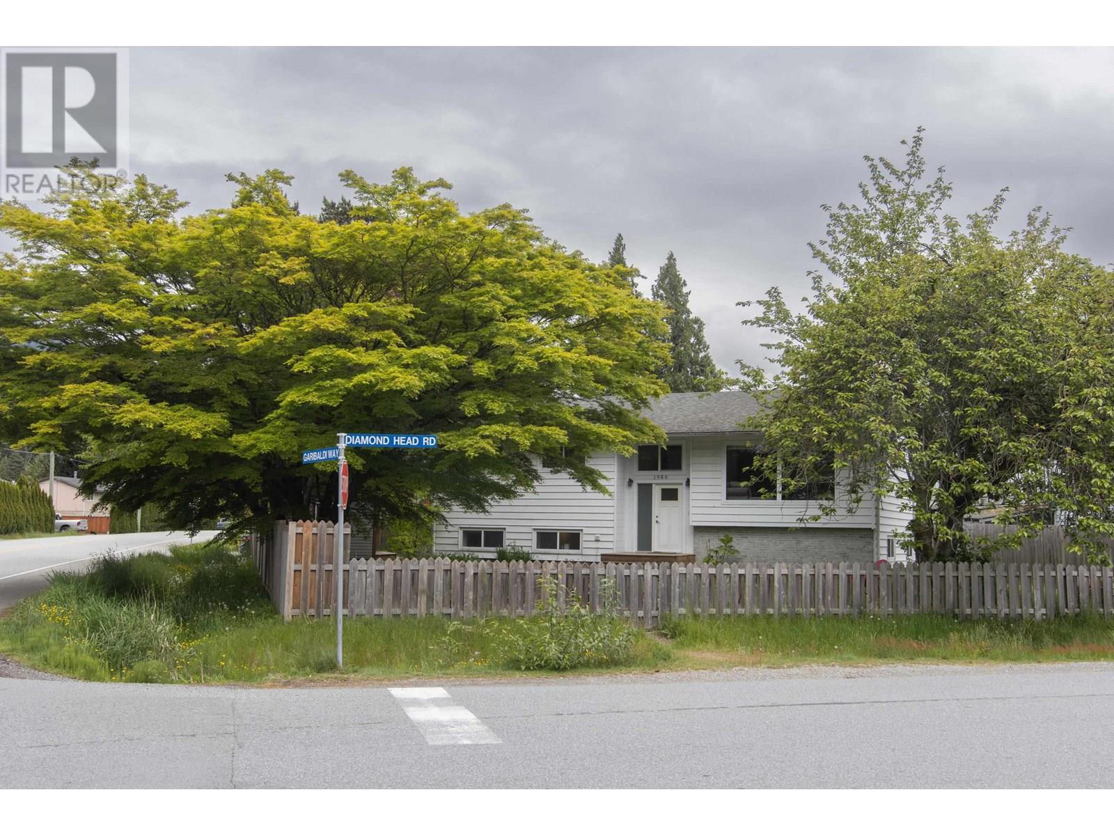 1980 GARIBALDI WAY, Squamish, British Columbia