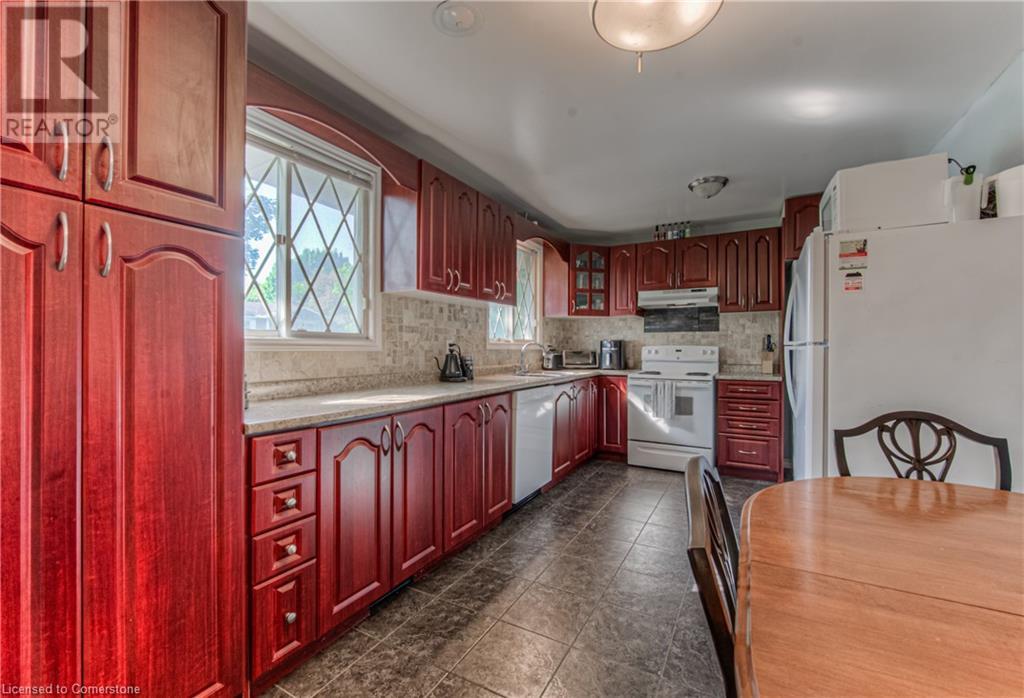 Property at 553 TEAKWOOD Drive image 4