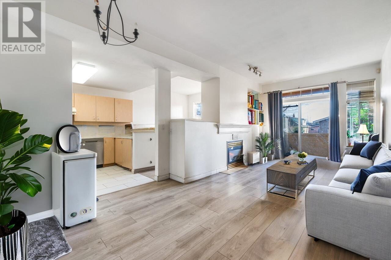 Listing Picture 2 of 7 : 25 7238 18TH AVENUE, Burnaby / 本拿比 - 魯藝地產 Yvonne Lu Group - MLS Medallion Club Member