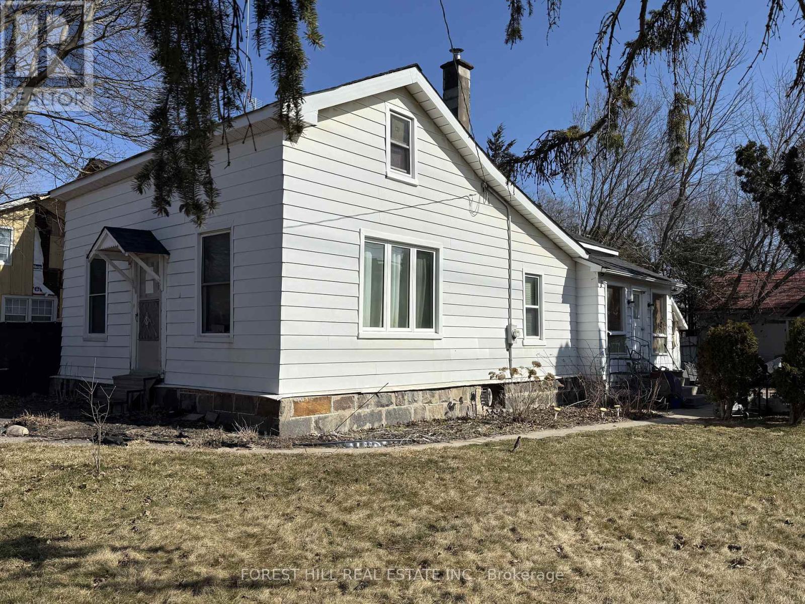 1 QUEEN STREET, Whitby, Ontario