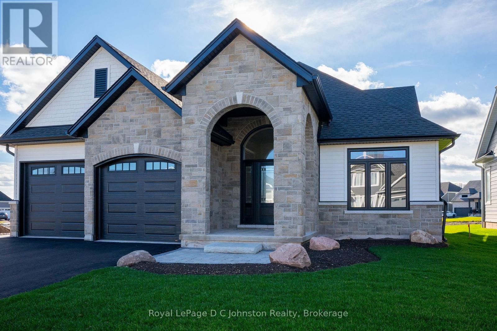 546 Algonquin Trail, Georgian Bluffs, Ontario  N0H 1S0 - Photo 25 - X12220763