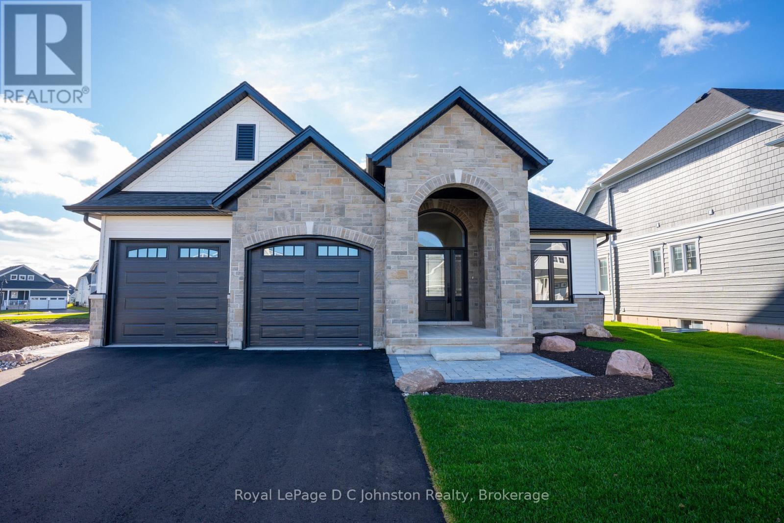 546 Algonquin Trail, Georgian Bluffs, Ontario  N0H 1S0 - Photo 30 - X12220763