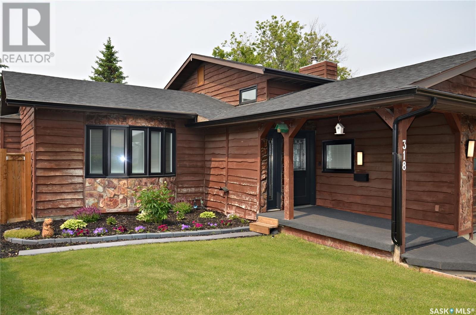 Property at 318 Delayen CRESCENT image 2