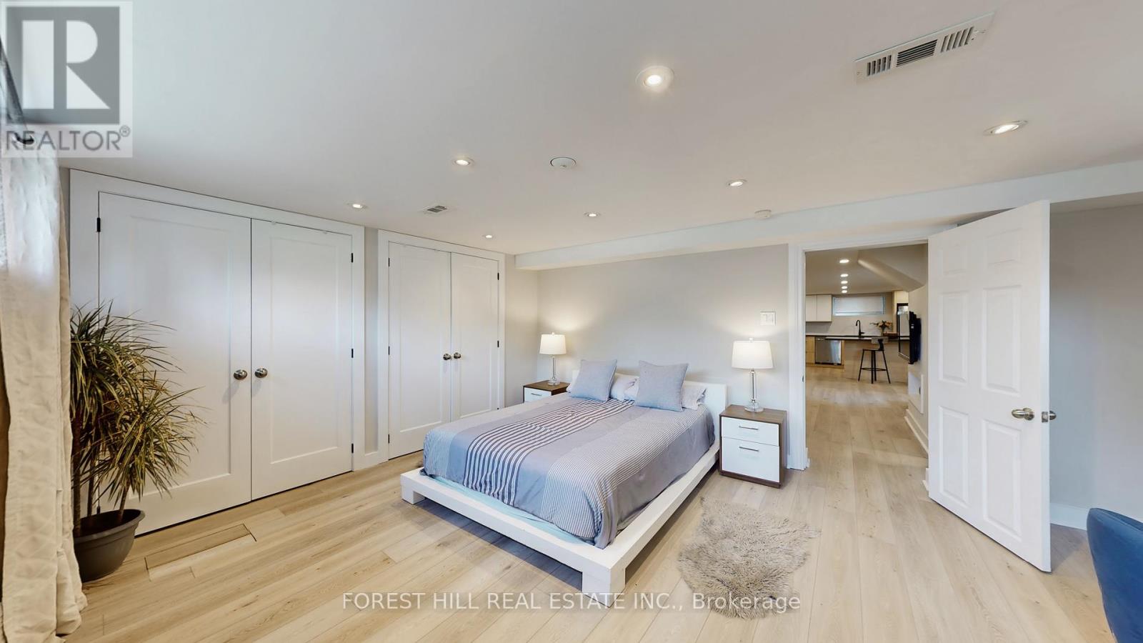 41 Lesmar Drive, Toronto, Ontario  M9B 2V3 - Photo 11 - W12220770