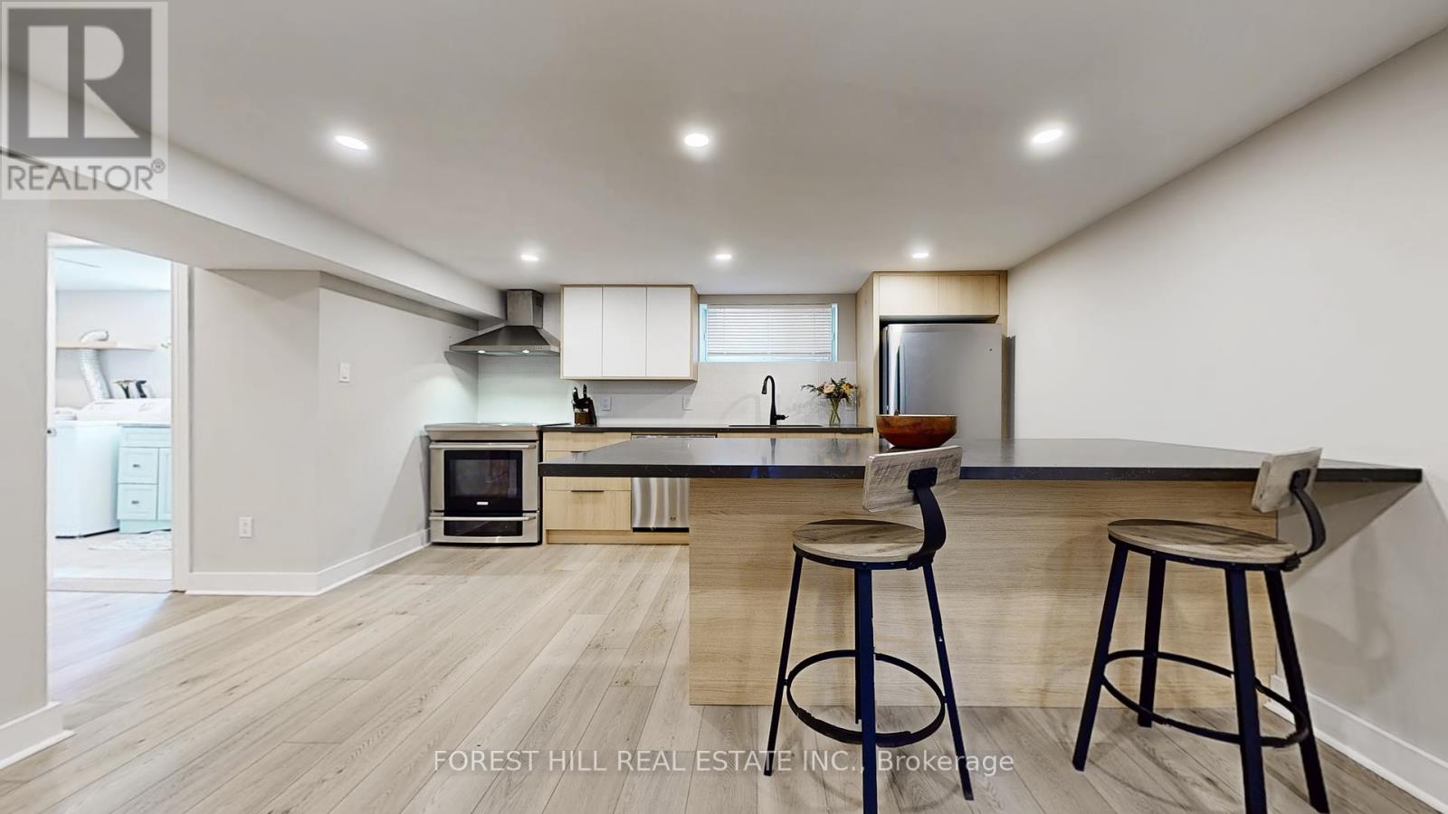 41 Lesmar Drive, Toronto, Ontario  M9B 2V3 - Photo 2 - W12220770