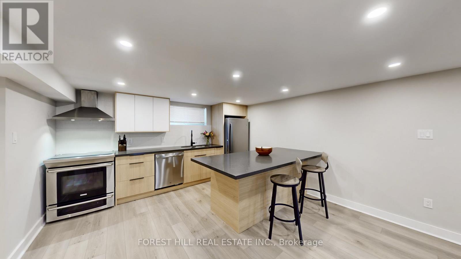 41 Lesmar Drive, Toronto, Ontario  M9B 2V3 - Photo 3 - W12220770