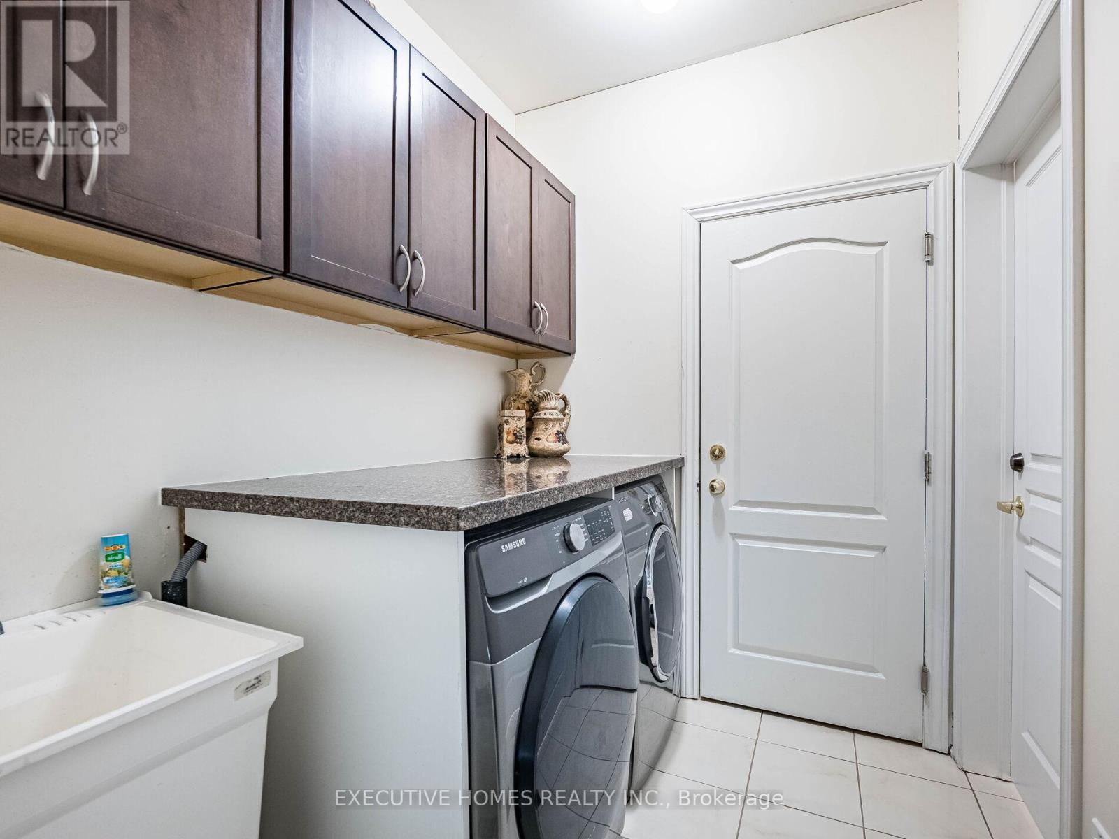 1 Orangeblossom Trail, Brampton (Credit Valley), Ontario  L6X 3B4 - Photo 12 - W12220775