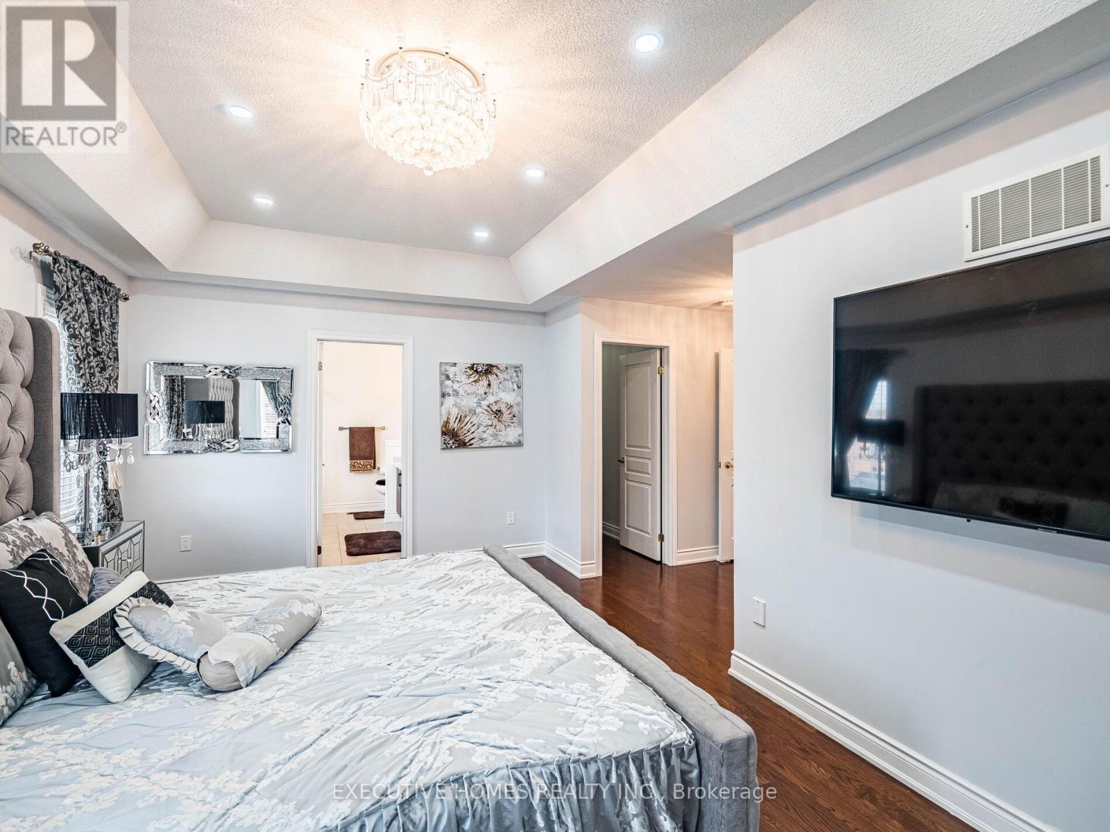 1 Orangeblossom Trail, Brampton (Credit Valley), Ontario  L6X 3B4 - Photo 15 - W12220775