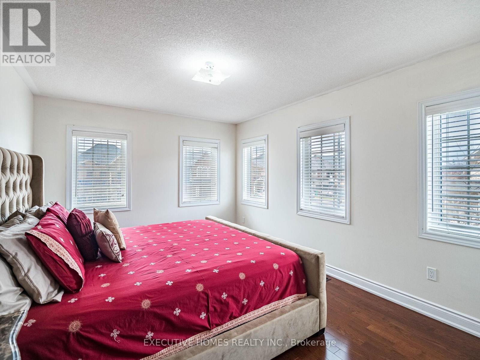 1 Orangeblossom Trail, Brampton (Credit Valley), Ontario  L6X 3B4 - Photo 21 - W12220775
