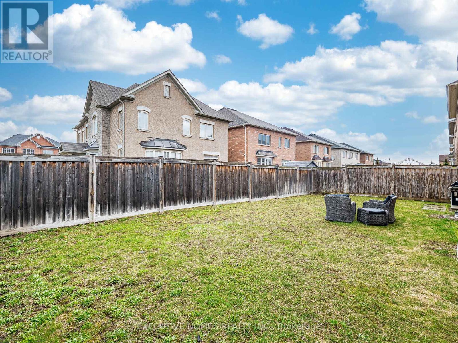 1 Orangeblossom Trail, Brampton (Credit Valley), Ontario  L6X 3B4 - Photo 34 - W12220775