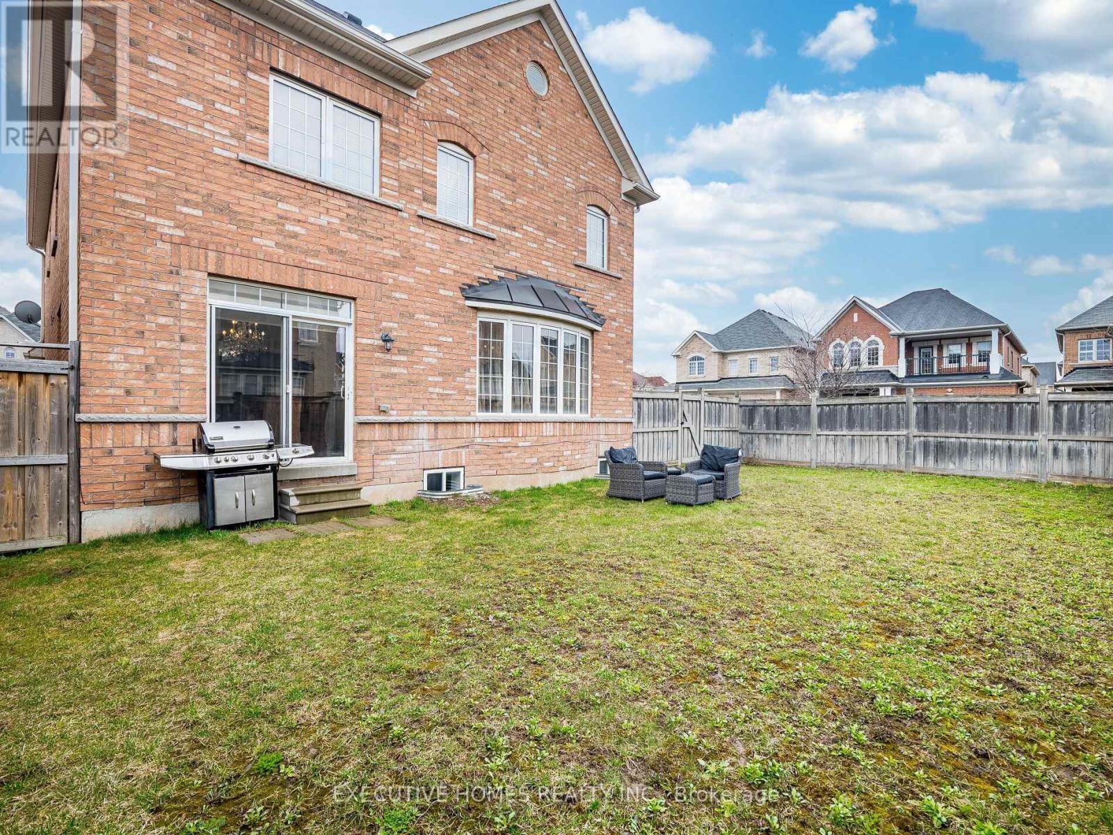 1 Orangeblossom Trail, Brampton (Credit Valley), Ontario  L6X 3B4 - Photo 35 - W12220775