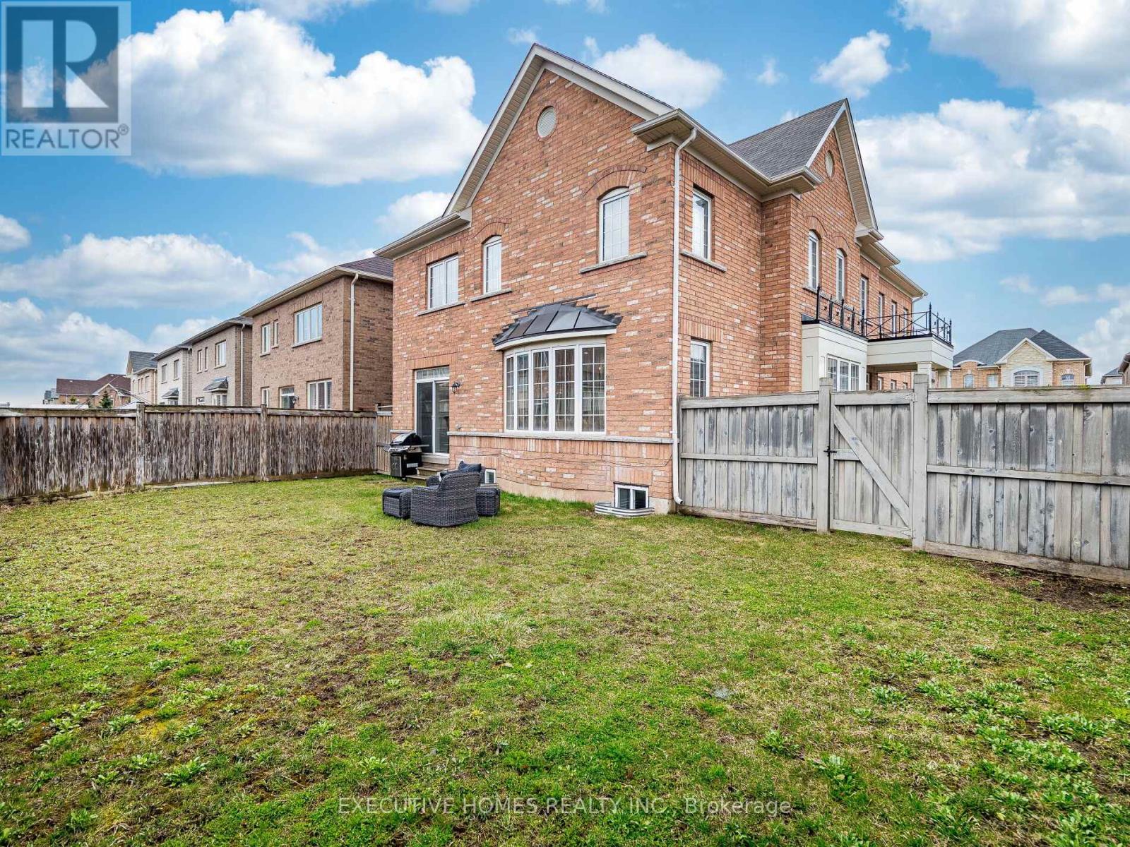 1 Orangeblossom Trail, Brampton (Credit Valley), Ontario  L6X 3B4 - Photo 36 - W12220775