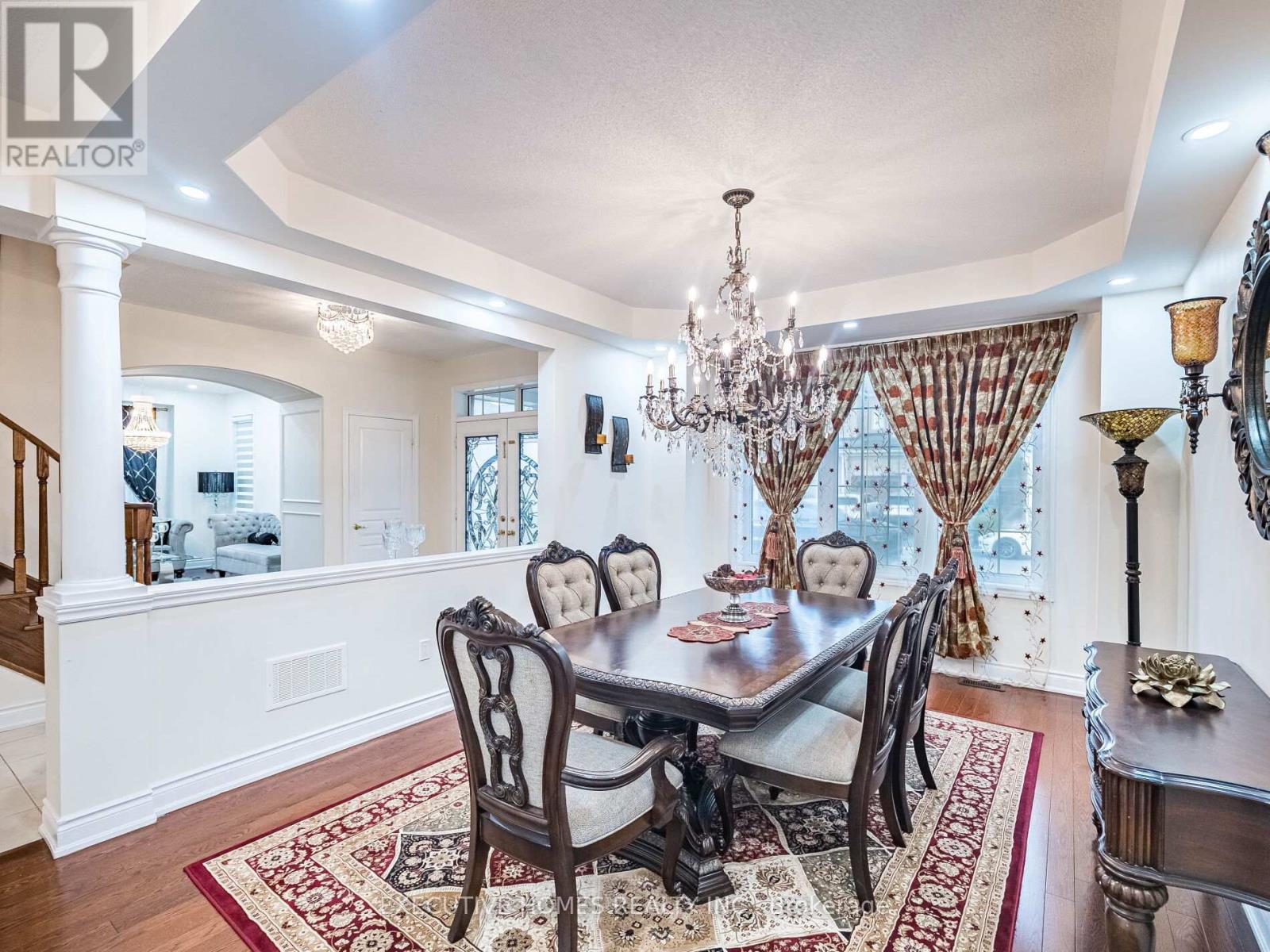 1 Orangeblossom Trail, Brampton (Credit Valley), Ontario  L6X 3B4 - Photo 6 - W12220775