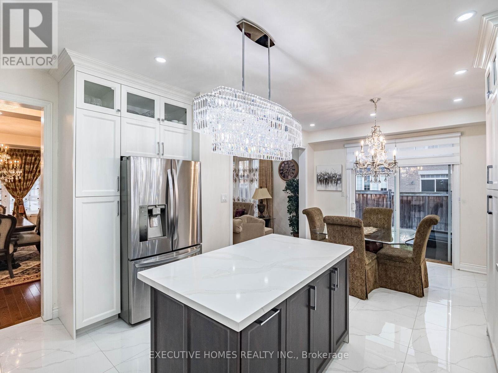1 Orangeblossom Trail, Brampton (Credit Valley), Ontario  L6X 3B4 - Photo 9 - W12220775