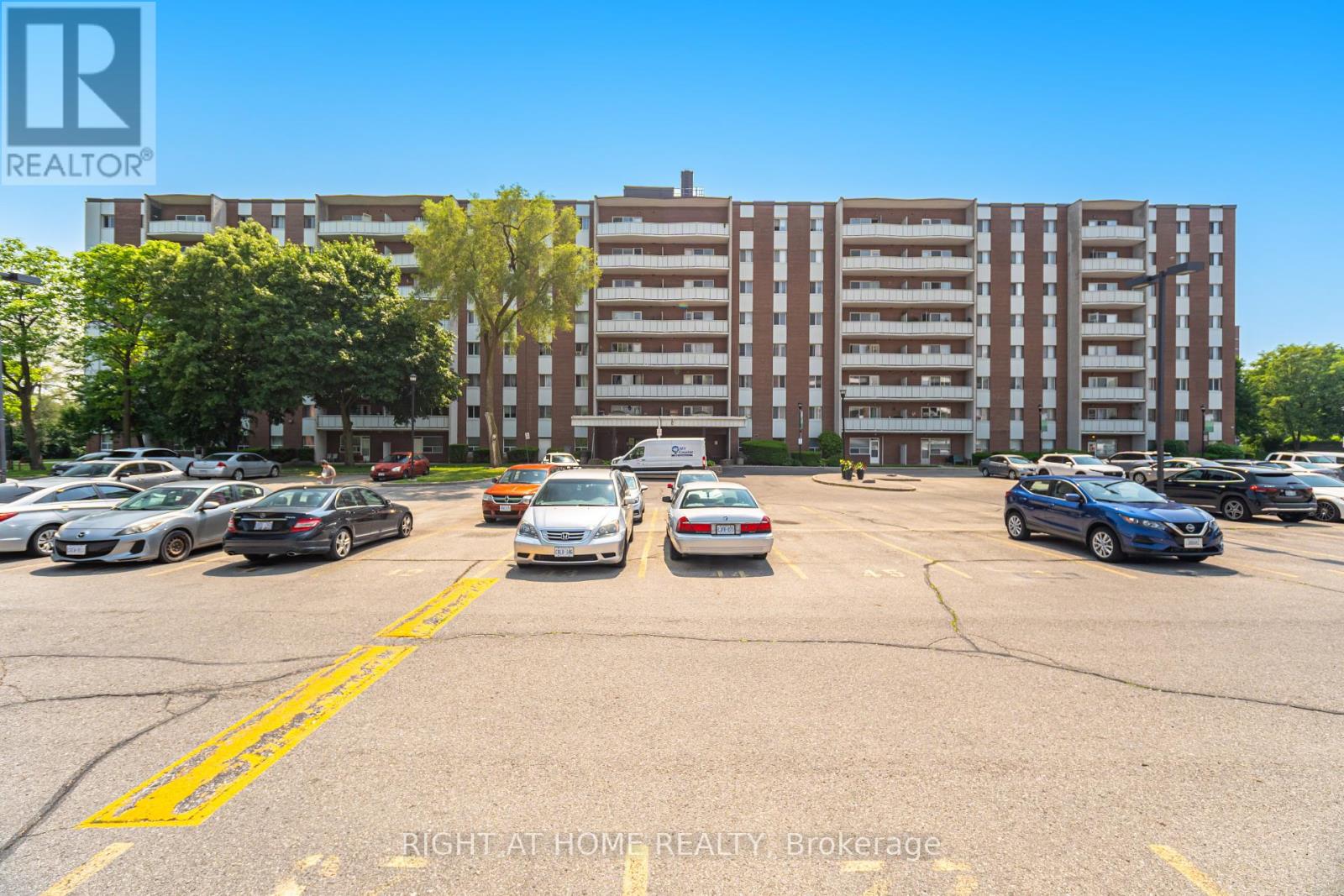 205 - 1660 BLOOR STREET, Mississauga, Ontario