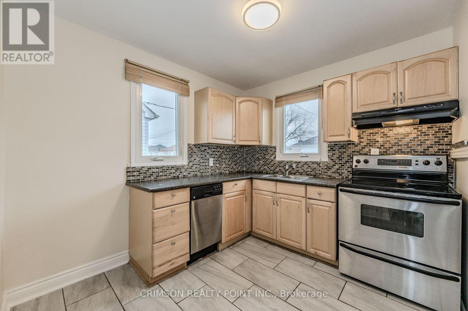 42 East 11th Street, Hamilton, Ontario  L9A 3T2 - Photo 10 - X12220784