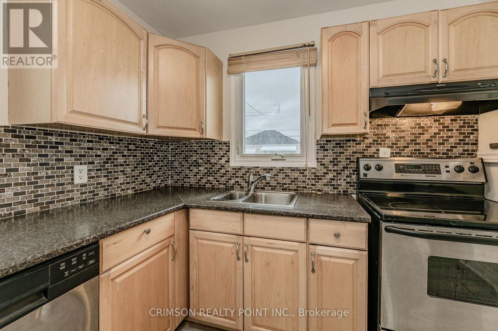 42 East 11th Street, Hamilton, Ontario  L9A 3T2 - Photo 12 - X12220784