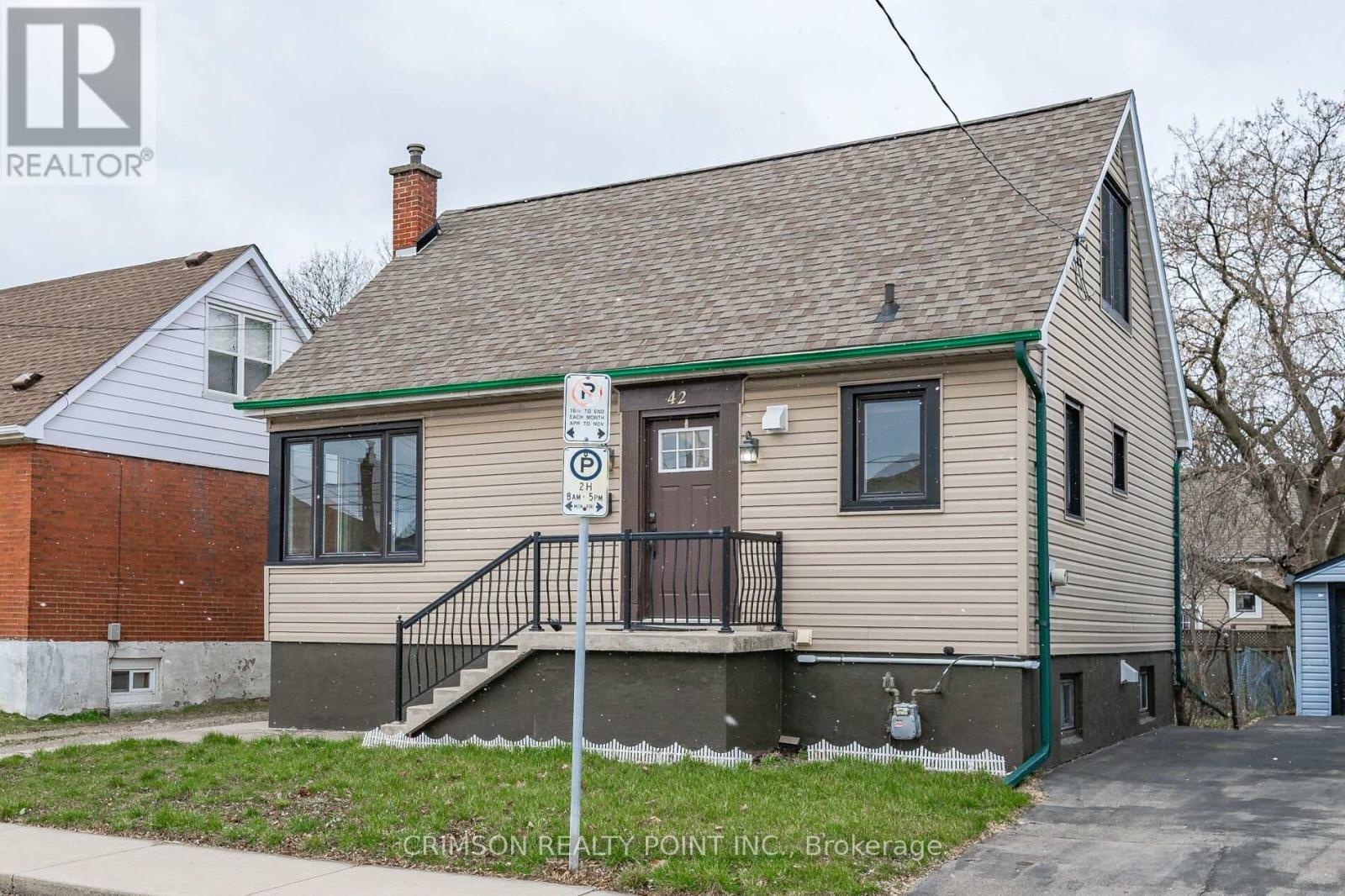 42 East 11th Street, Hamilton, Ontario  L9A 3T2 - Photo 2 - X12220784