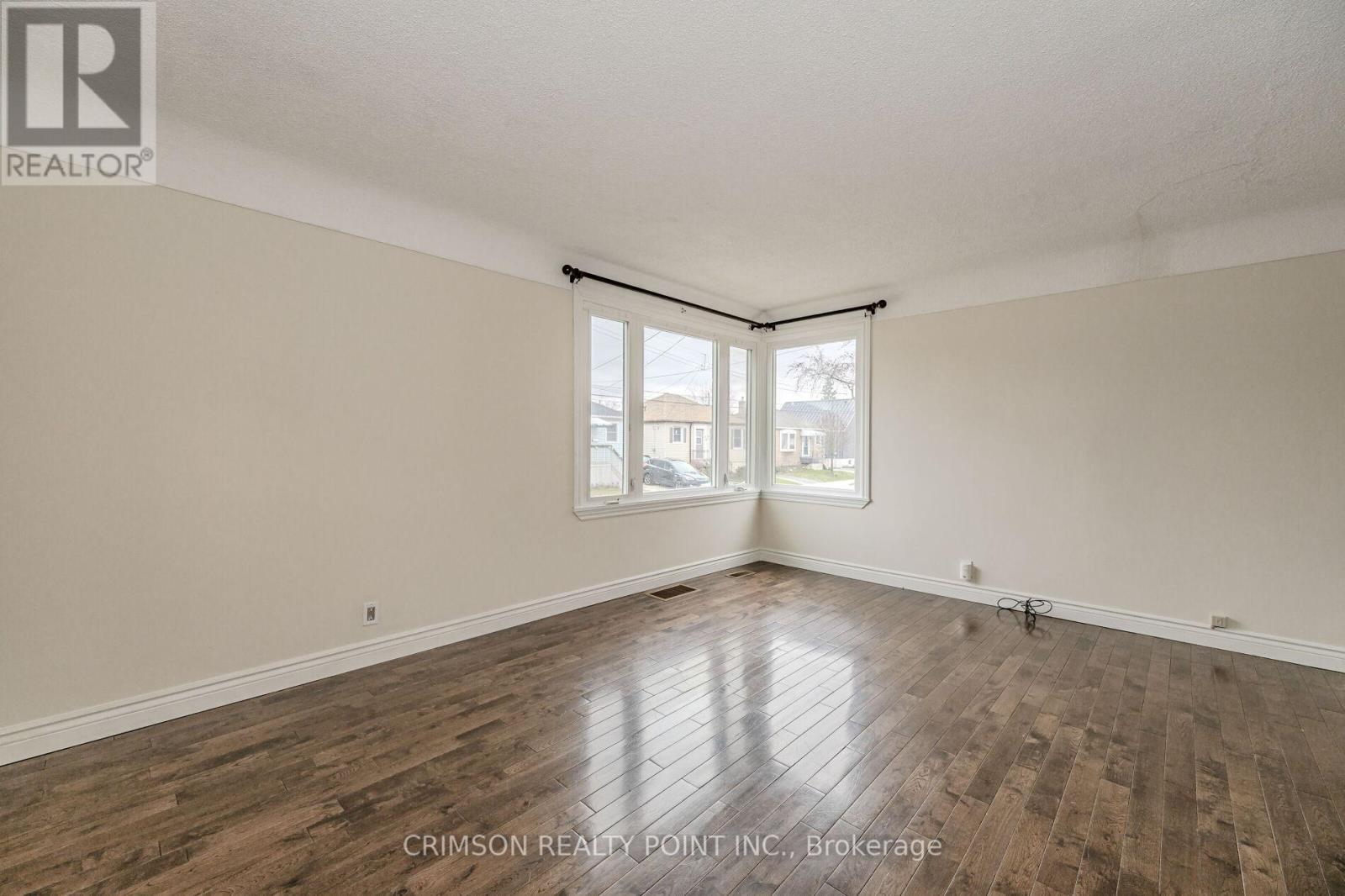 42 East 11th Street, Hamilton, Ontario  L9A 3T2 - Photo 4 - X12220784