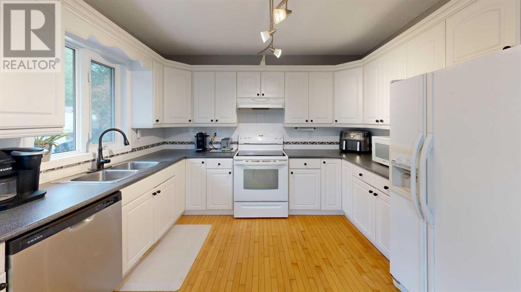 Property at 33 Pineview Road image 2