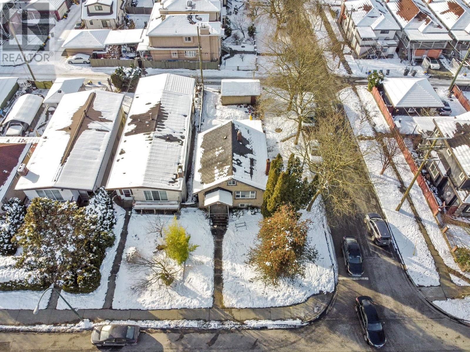 Listing Picture 5 of 25 : 4307 NANAIMO STREET, Vancouver / 溫哥華 - 魯藝地產 Yvonne Lu Group - MLS Medallion Club Member