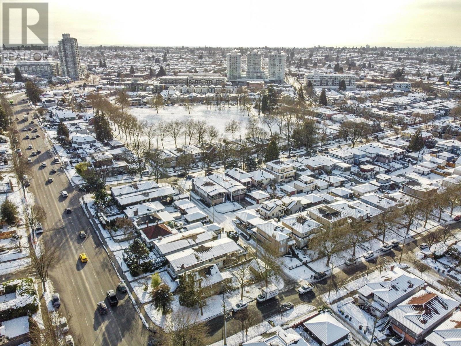 Listing Picture 16 of 25 : 4307 NANAIMO STREET, Vancouver / 溫哥華 - 魯藝地產 Yvonne Lu Group - MLS Medallion Club Member