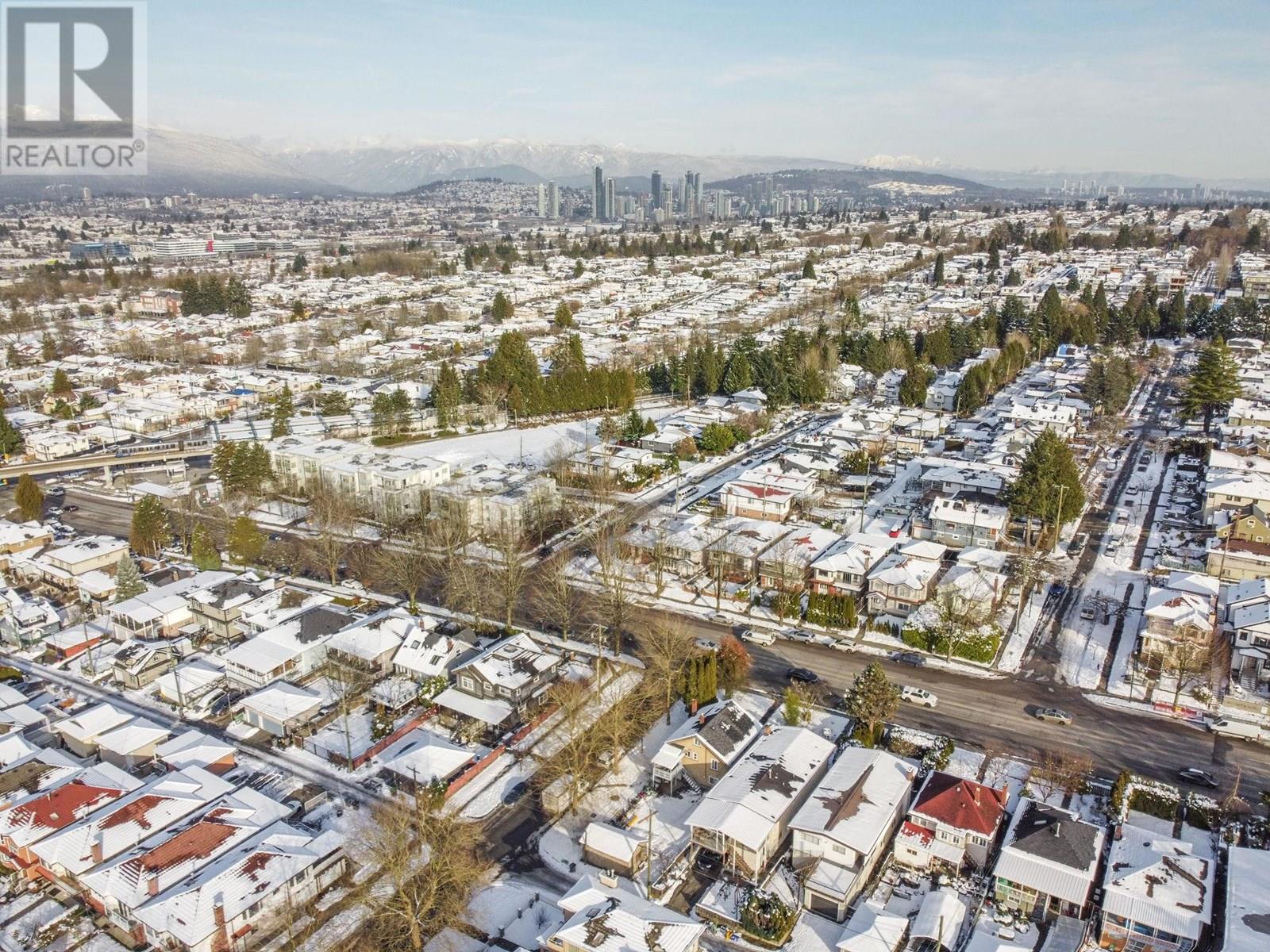 Listing Picture 4 of 25 : 4307 NANAIMO STREET, Vancouver / 溫哥華 - 魯藝地產 Yvonne Lu Group - MLS Medallion Club Member