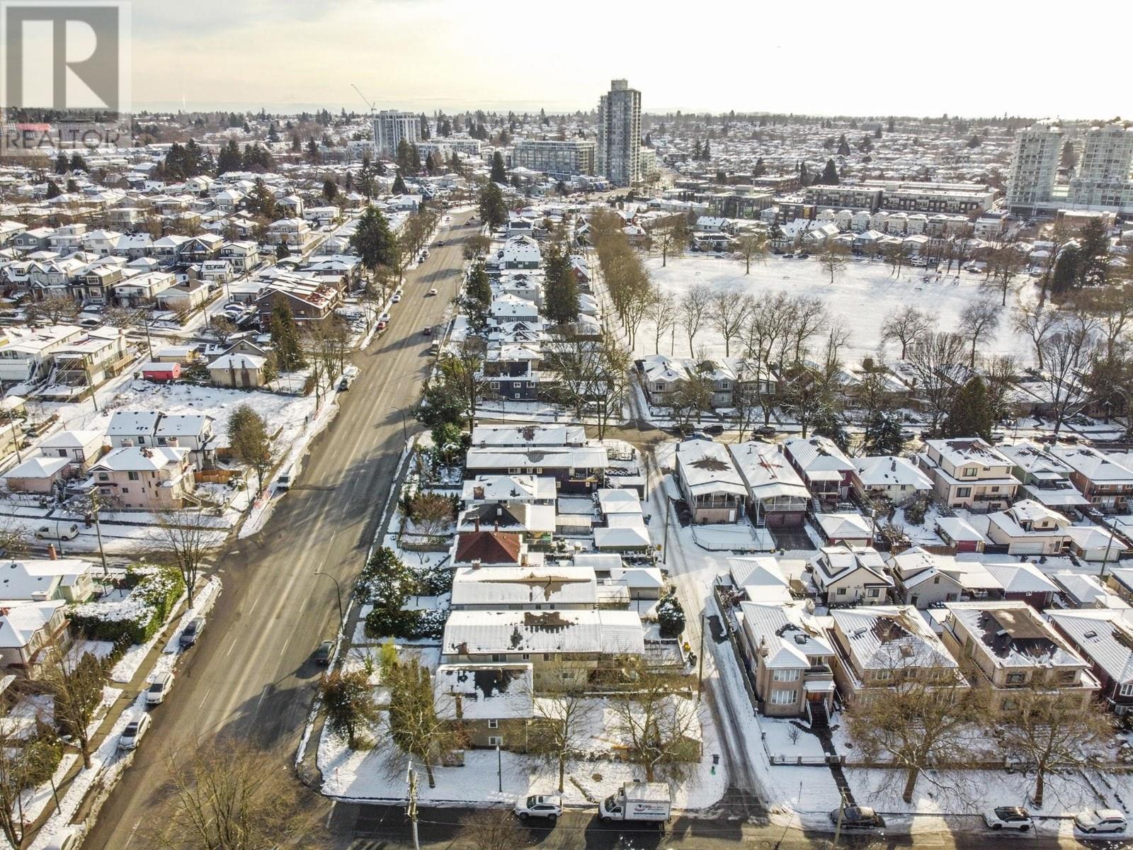 Listing Picture 15 of 25 : 4307 NANAIMO STREET, Vancouver / 溫哥華 - 魯藝地產 Yvonne Lu Group - MLS Medallion Club Member