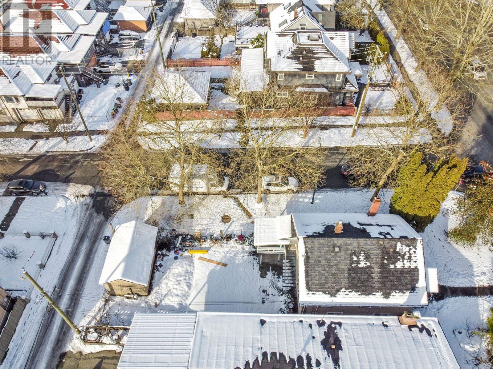 Listing Picture 12 of 25 : 4307 NANAIMO STREET, Vancouver / 溫哥華 - 魯藝地產 Yvonne Lu Group - MLS Medallion Club Member