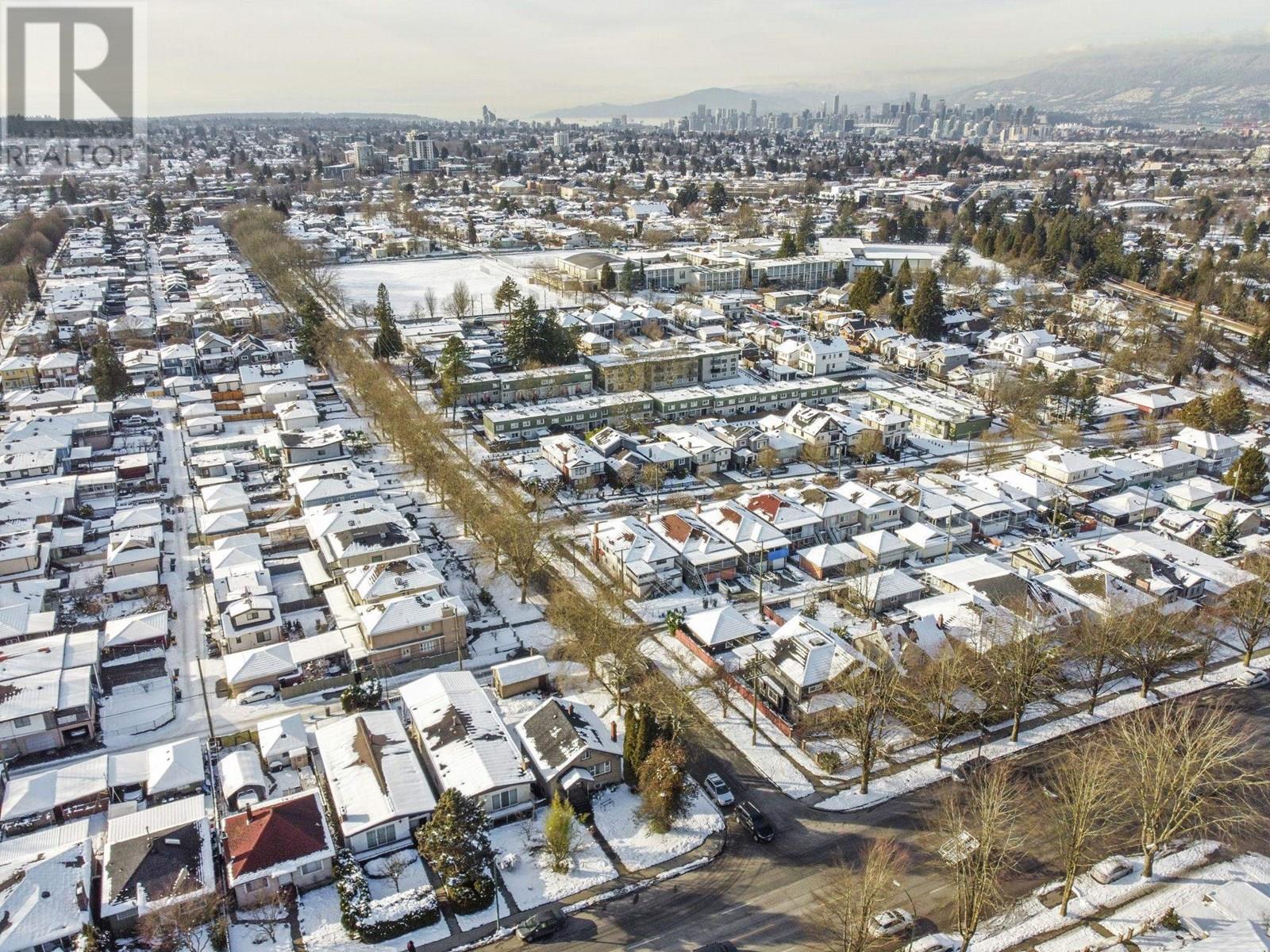 Listing Picture 18 of 25 : 4307 NANAIMO STREET, Vancouver / 溫哥華 - 魯藝地產 Yvonne Lu Group - MLS Medallion Club Member