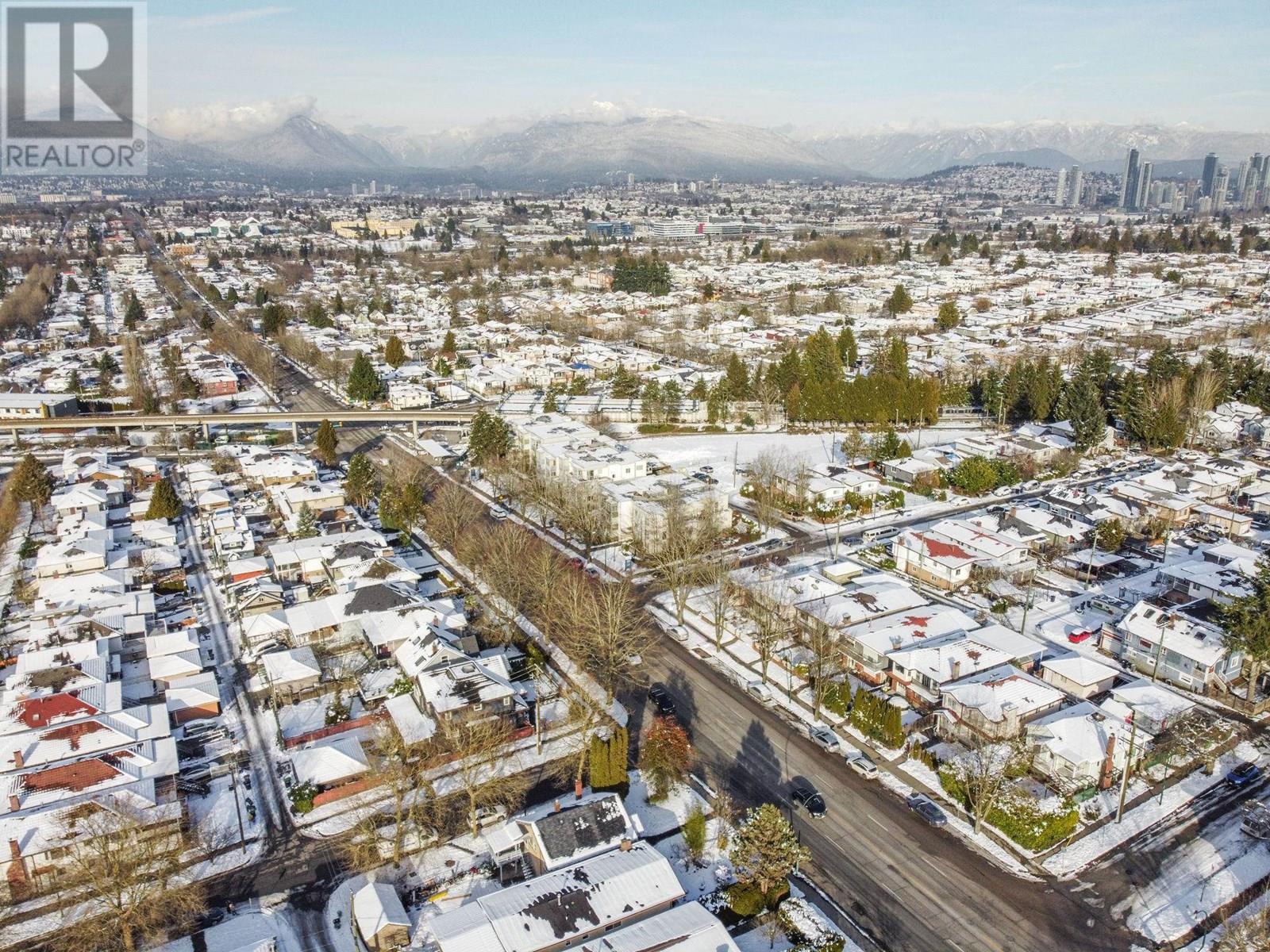 Listing Picture 19 of 25 : 4307 NANAIMO STREET, Vancouver / 溫哥華 - 魯藝地產 Yvonne Lu Group - MLS Medallion Club Member