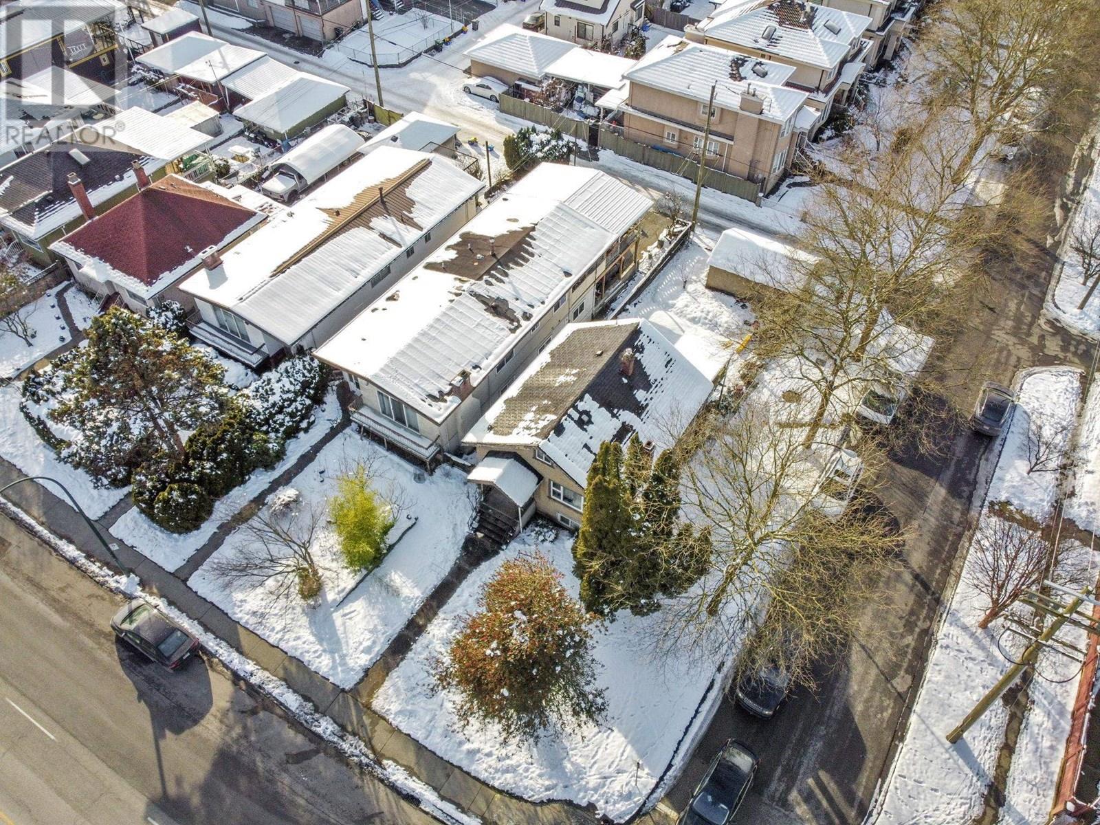 Listing Picture 14 of 25 : 4307 NANAIMO STREET, Vancouver / 溫哥華 - 魯藝地產 Yvonne Lu Group - MLS Medallion Club Member